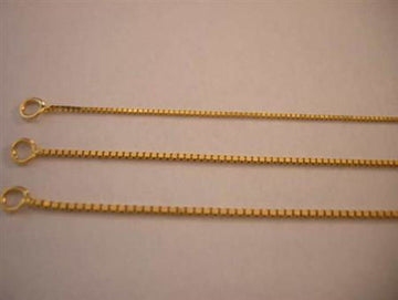 Three gold box chains compared side by side; the heavy gauge is the lowest strand