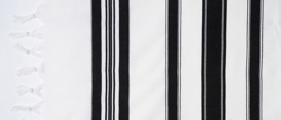 Viznitz Wool Tallis - Image 2