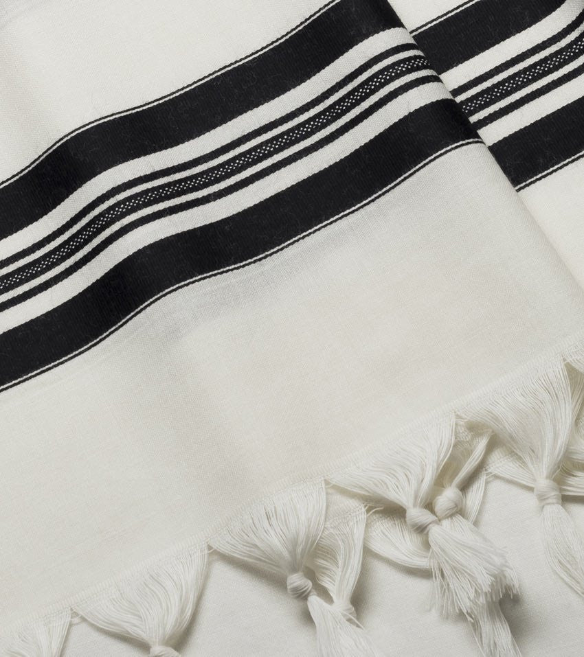 Viznitz Wool Tallis - Image 4