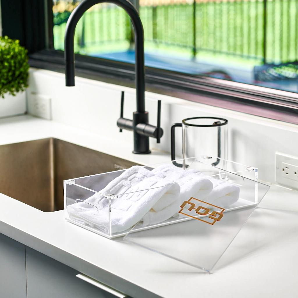 Pesach Towel Box with Towels