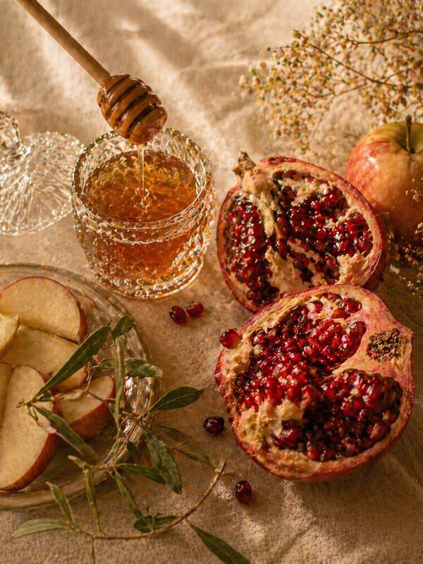 Rosh Hashanah and Yamim Noraim seforim and Judaica