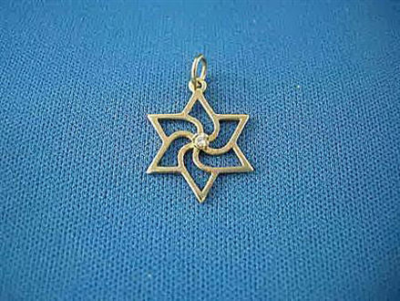 # G132D Pinwheel with Diamond