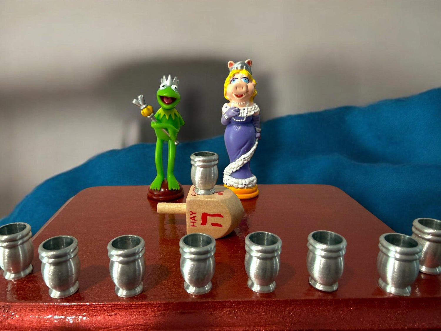 Kermit and Miss Piggy menorah — Muppets chess figures on a small painted plaque | Judaica Square Lakewood (view 12)