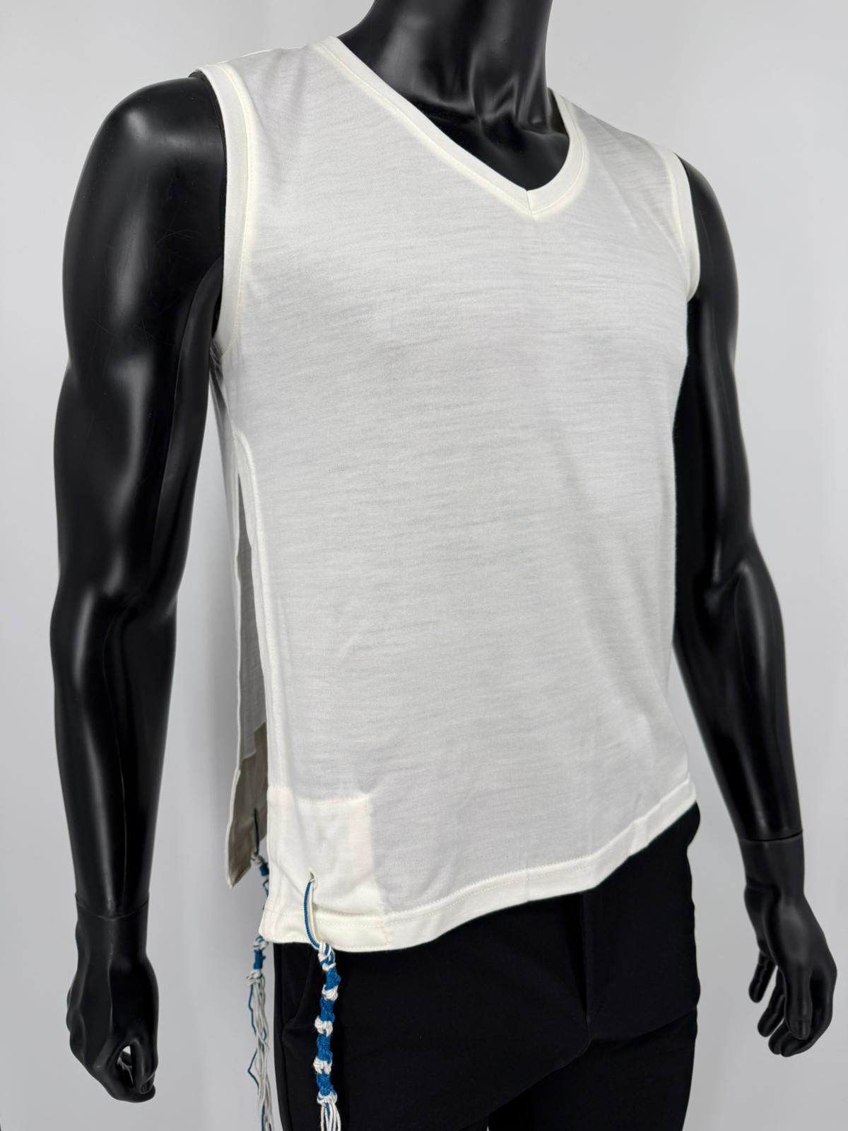 White wool tzitzit shirt side detail