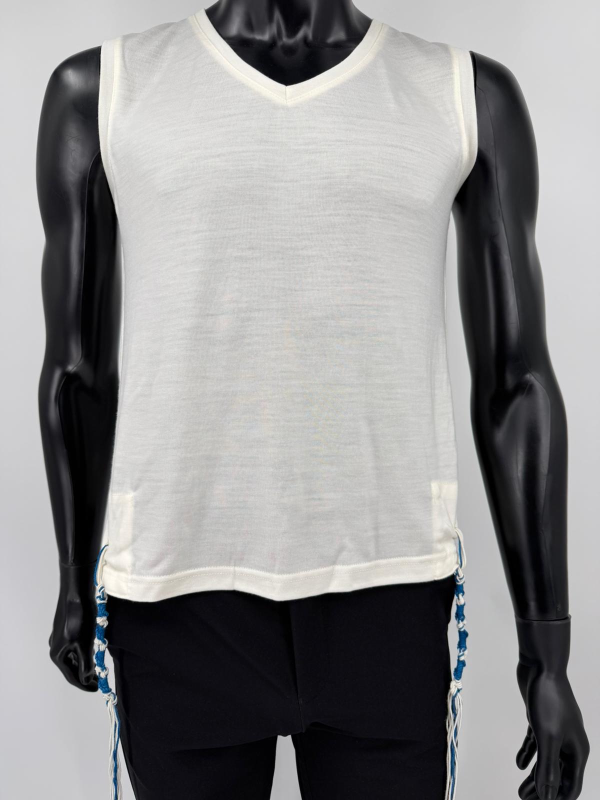 White wool tzitzit shirt fabric and strings detail