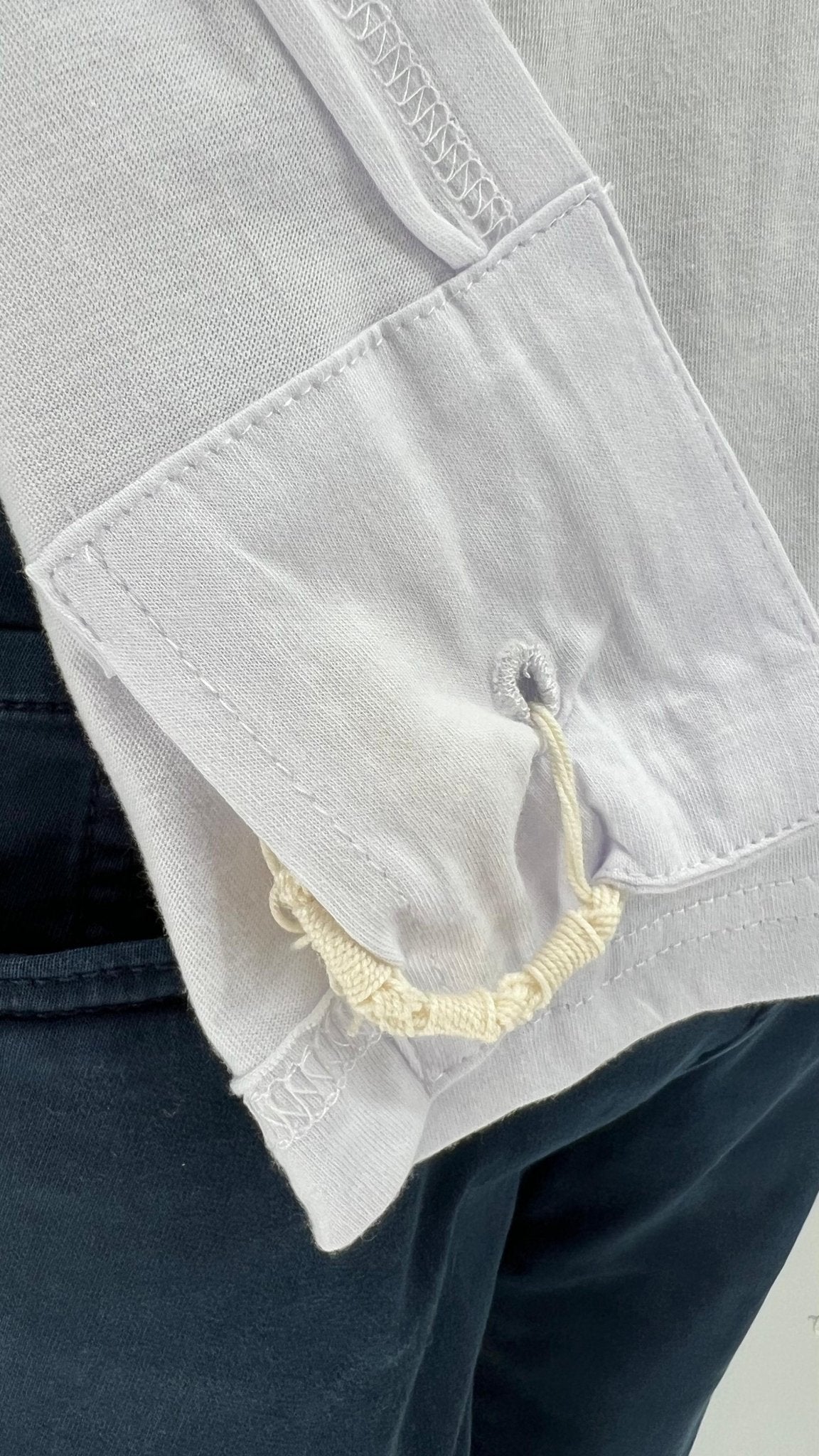 Men's cotton tzitzit t-shirt neckline detail