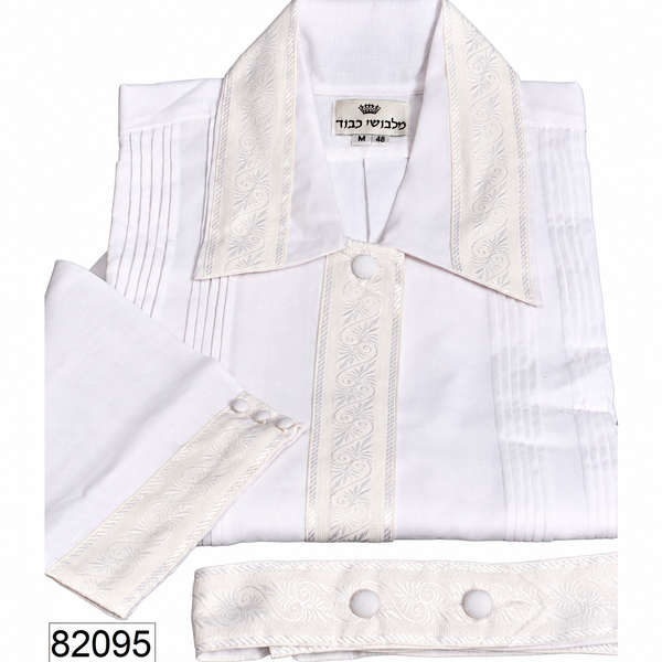 White Mefoar kittel with atarah ribbon and a tucked front