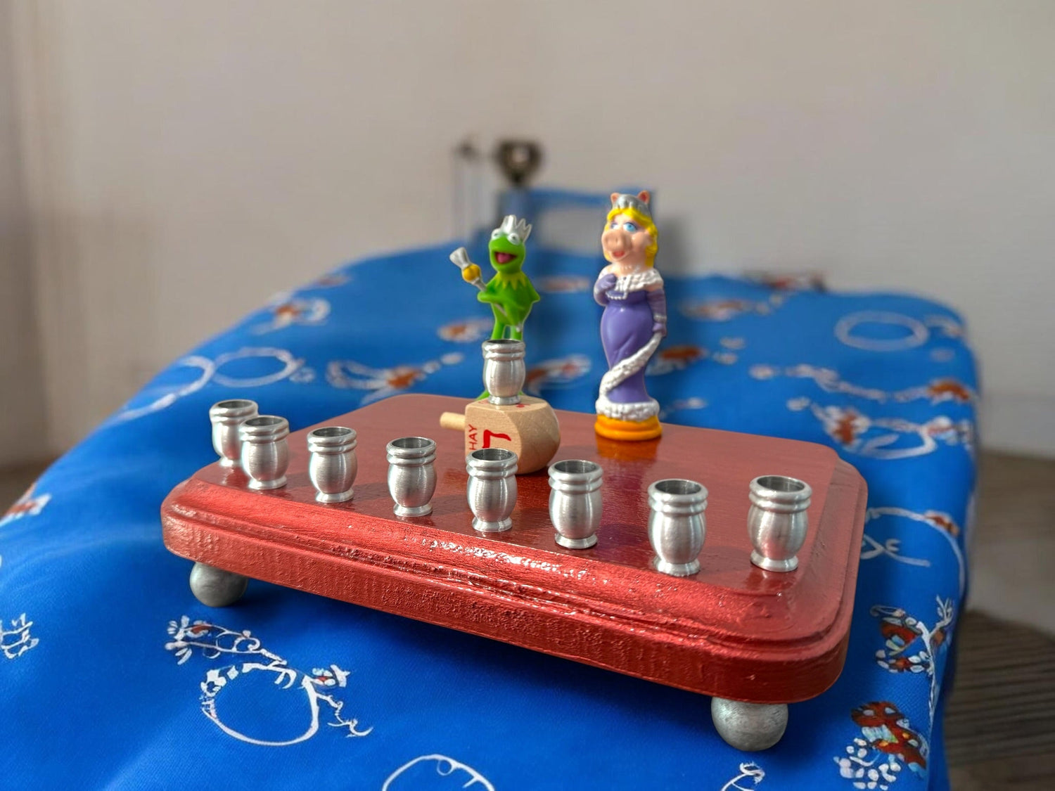 Kermit and Miss Piggy menorah — Muppets chess figures on a small painted plaque | Judaica Square Lakewood (view 14)