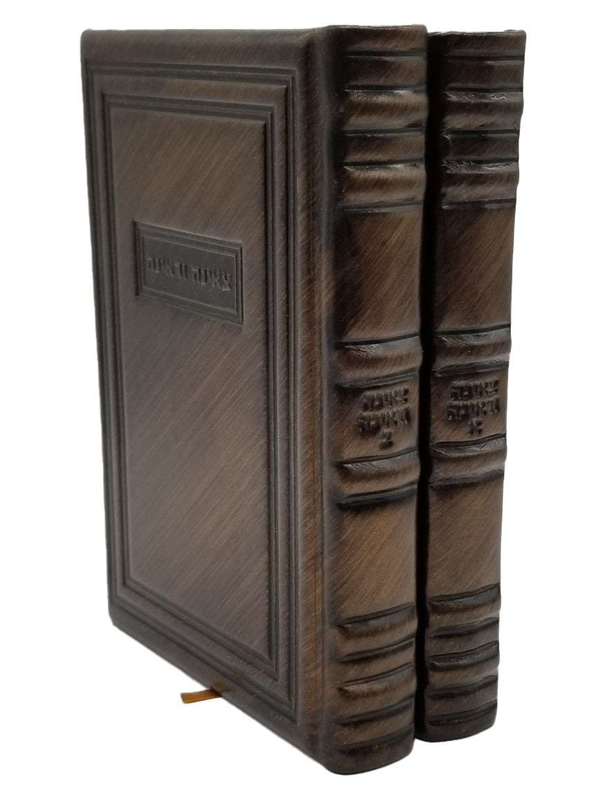 Cover and spine of the two-volume Tzena U'rena, antique leather in (2 Volumes) Antique Border Bronze