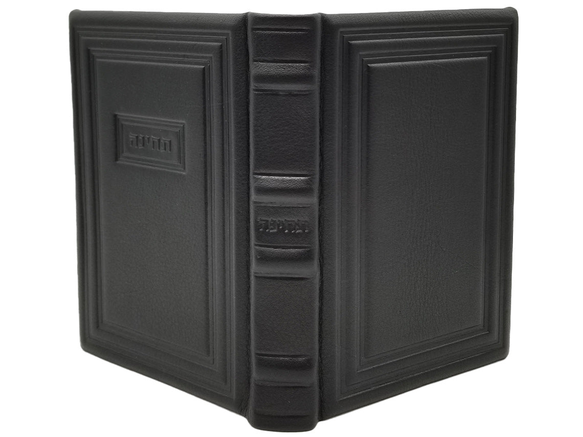 Cover and spine of the medium Lehavanah Techinos, antique leather in Antique Border Black
