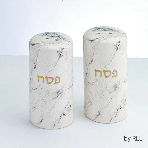 Salt And Pepper Salt Shakers: Ceramic - 