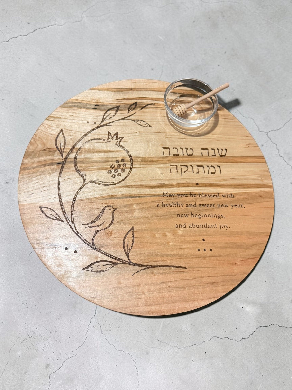Rosh Hashanah Challah and Honey Board, Shana Tova board on grey