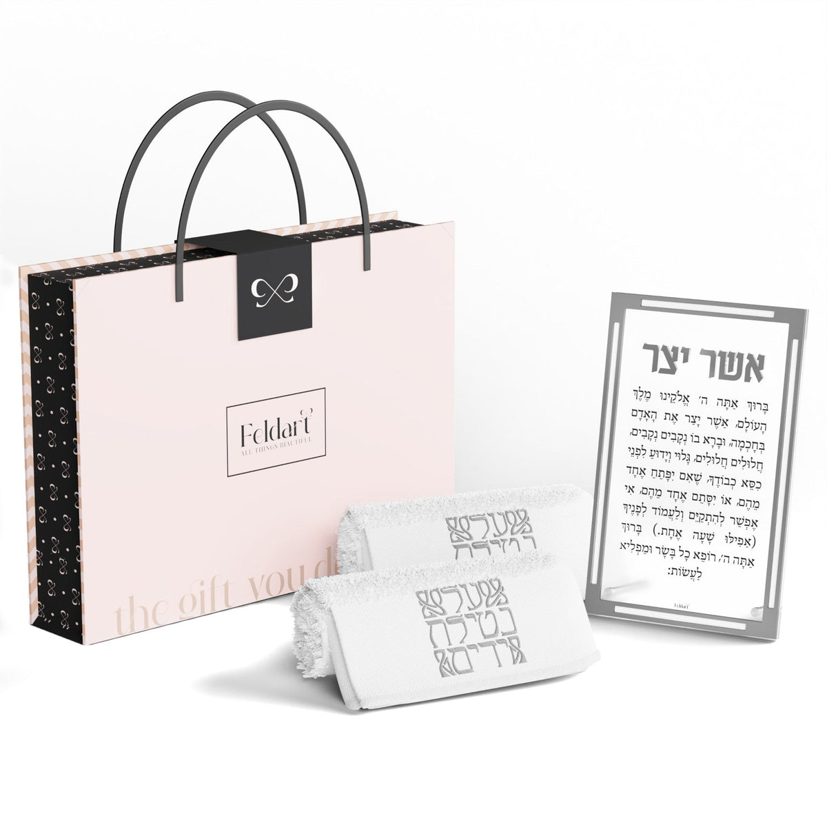 Silver version of the set: silver-framed card, two towels and the gift bag