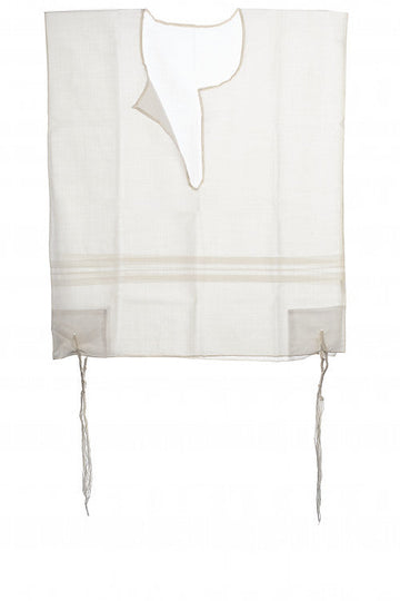 White on white wool V-neck Ashkenaz tzitzis