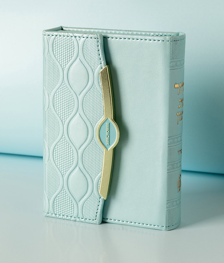 Simchonim Pearl style siddur with magnetic closure in mint