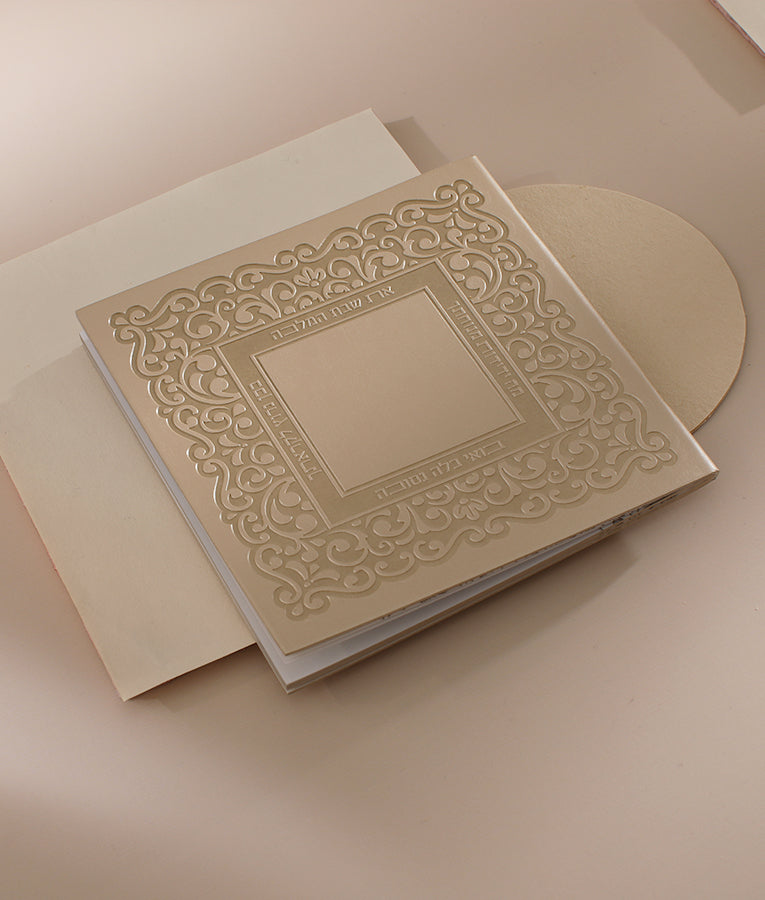 Simchonim Lacey model zemiros in metalic gold, shown on a table setting