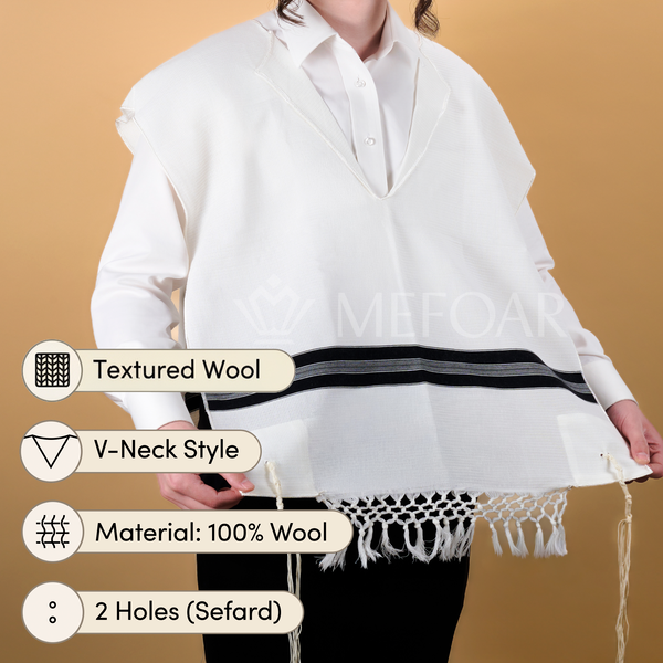Textured wool V-neck two-hole tzitzis with Shalsheles quadruple fringes