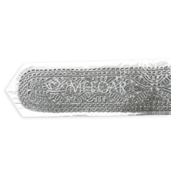 Front view of traditional silver Geflochten atarah, 6.5 by 38 inches