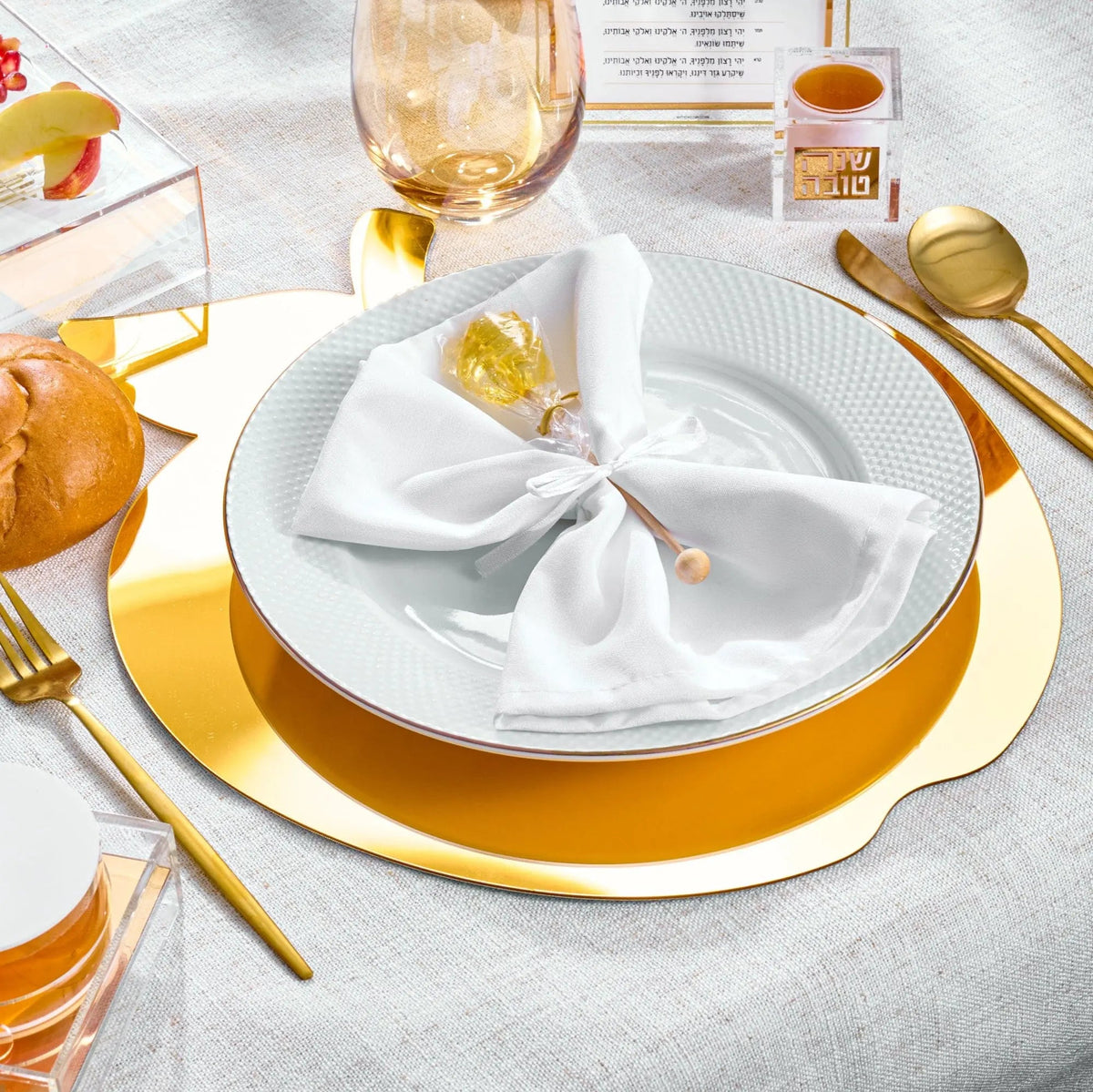 Gold Waterdale apple-shaped charger beneath a white dinner plate
