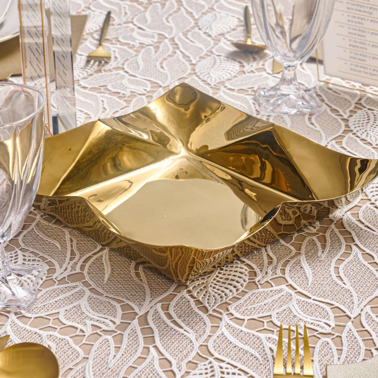 Metal Contour Napkin Holder — Gold