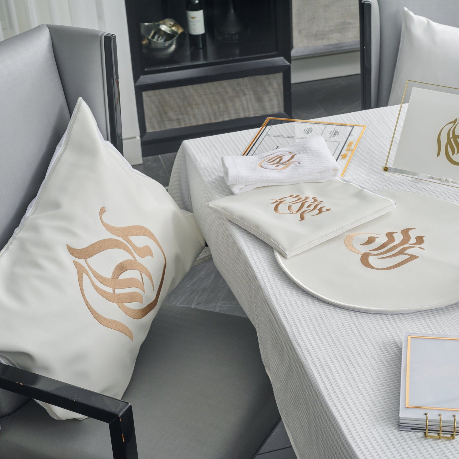 Regal Pesach Set — detail view | Judaica Square Lakewood