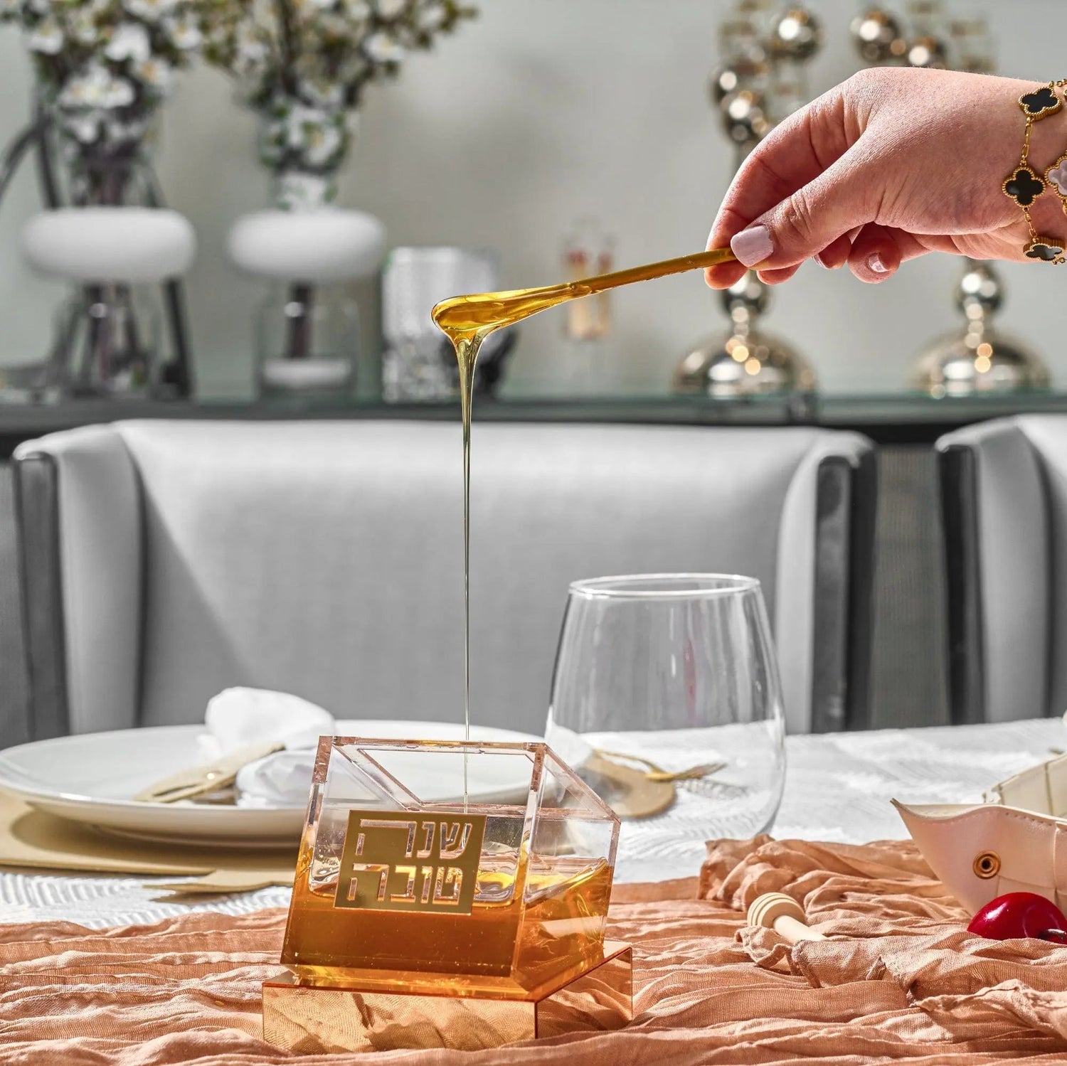Tilt Honey Dish | Judaica Square Lakewood
